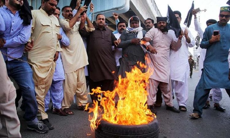 Case lodged against 100 PML N activists for Tuesday protest