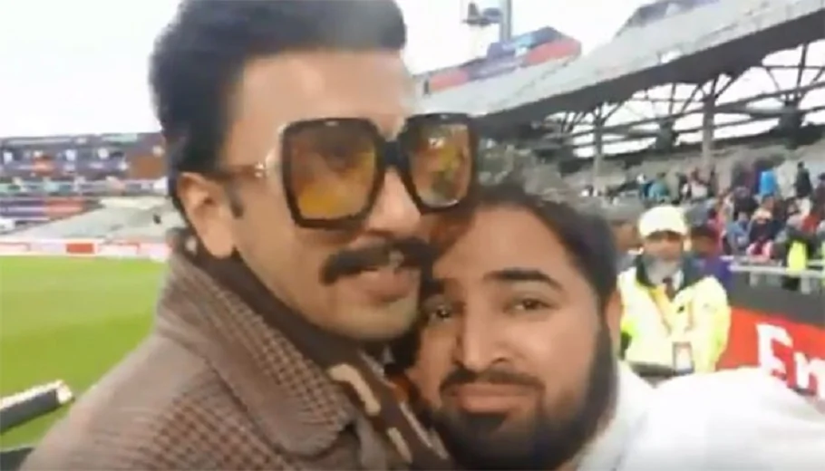 Ranveer Singh hugs dishearted pakistani fans 1