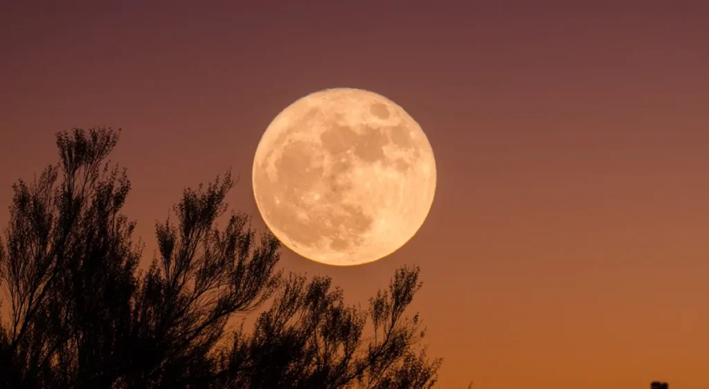 When to Watch the October Supermoon 2025 Over Pakistan and the World