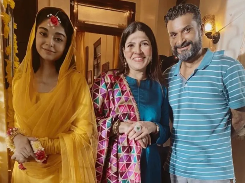 Noor Zafar Khan, Shagufta Ejaz And Director Nain Maniar On The Set Of Mere Damad Cast