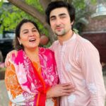 khaqan shahnawaz with Mother