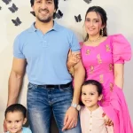 Pakistani actor Hammad Farooqui with her family