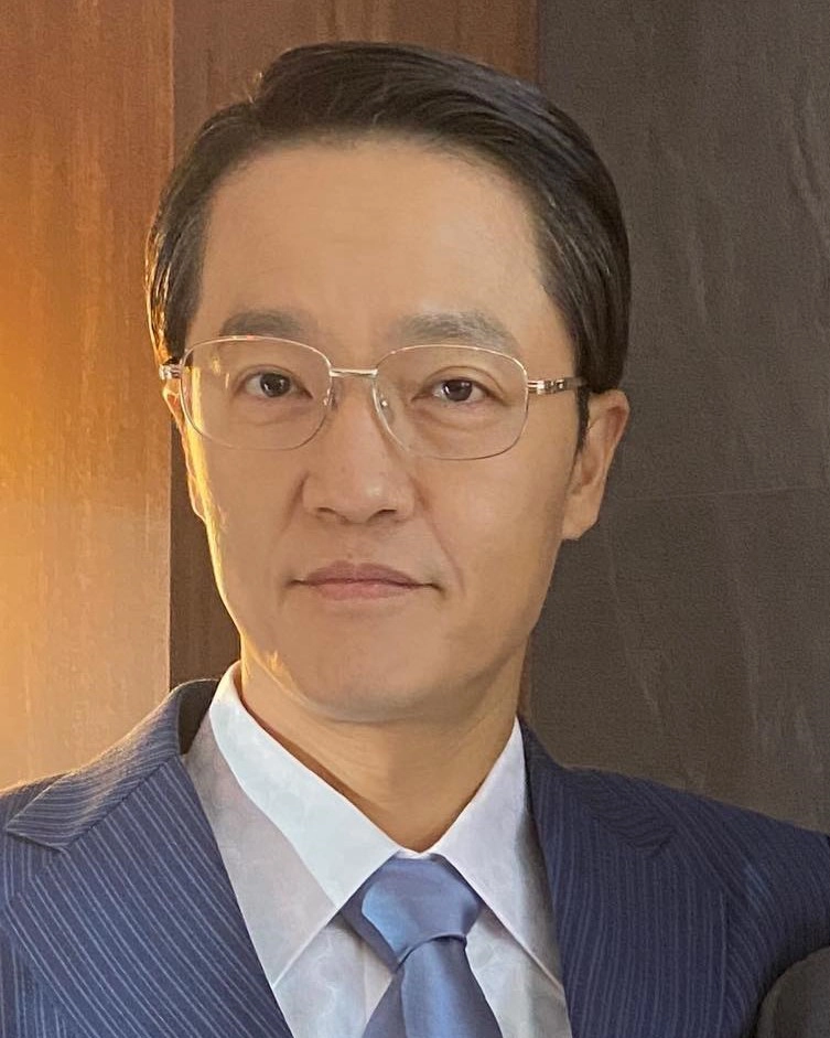 Jo Han-Chul as Yoon Jong Won in gyeongseong creature season 1 Kdrama 2023