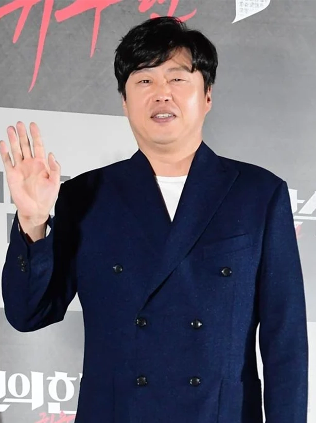 Kim Hee-won as Ji-man in Netflix Korean movie Unlocked 2023