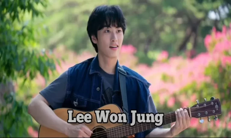Lee Won-Jung as Hee-Seob Run Into You k-drama