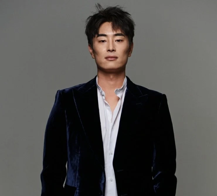 Black Night Netflix Kdrama Cast Park Jun-Hyuk as winner 1