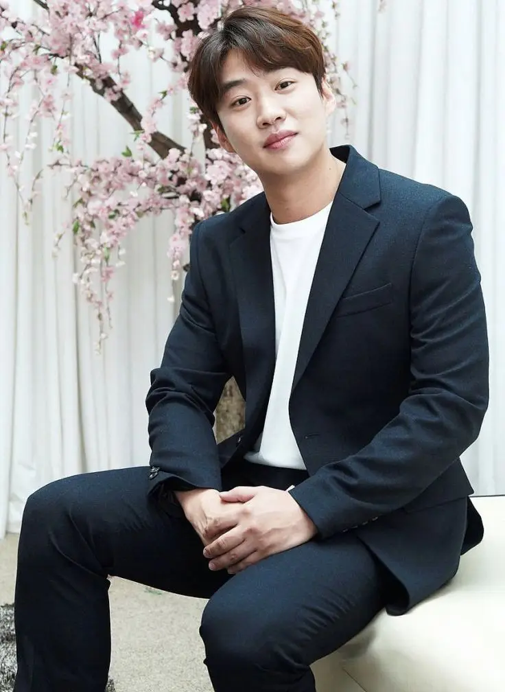 Chicken Nugget Ahn Jae-Hong as Ko Baek Joong