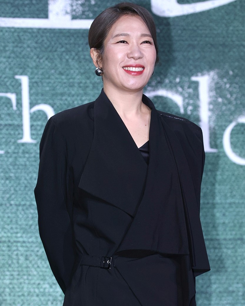Kim Yoon-Hye as Kang In-ah in Goodbye Earth Kdrama 2023