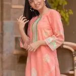 Aina Asif Pakistani actress look pretty in Peach dress