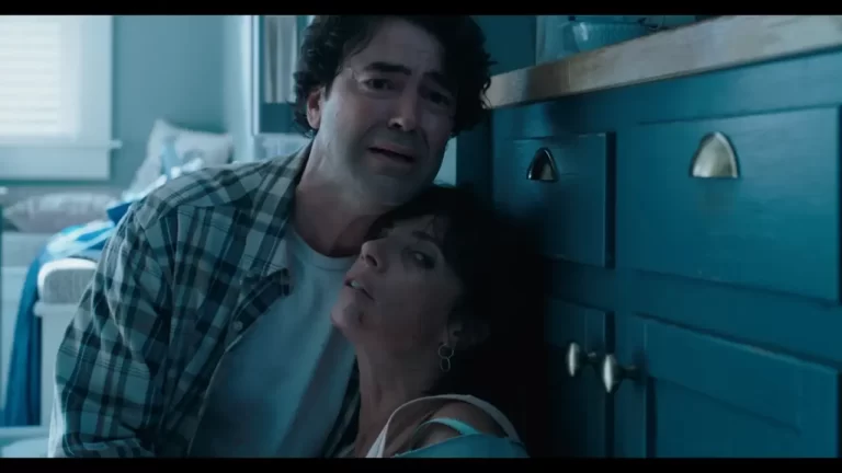 Maribel Verdu, Ron Livingston in The Flash Movie (2023)
