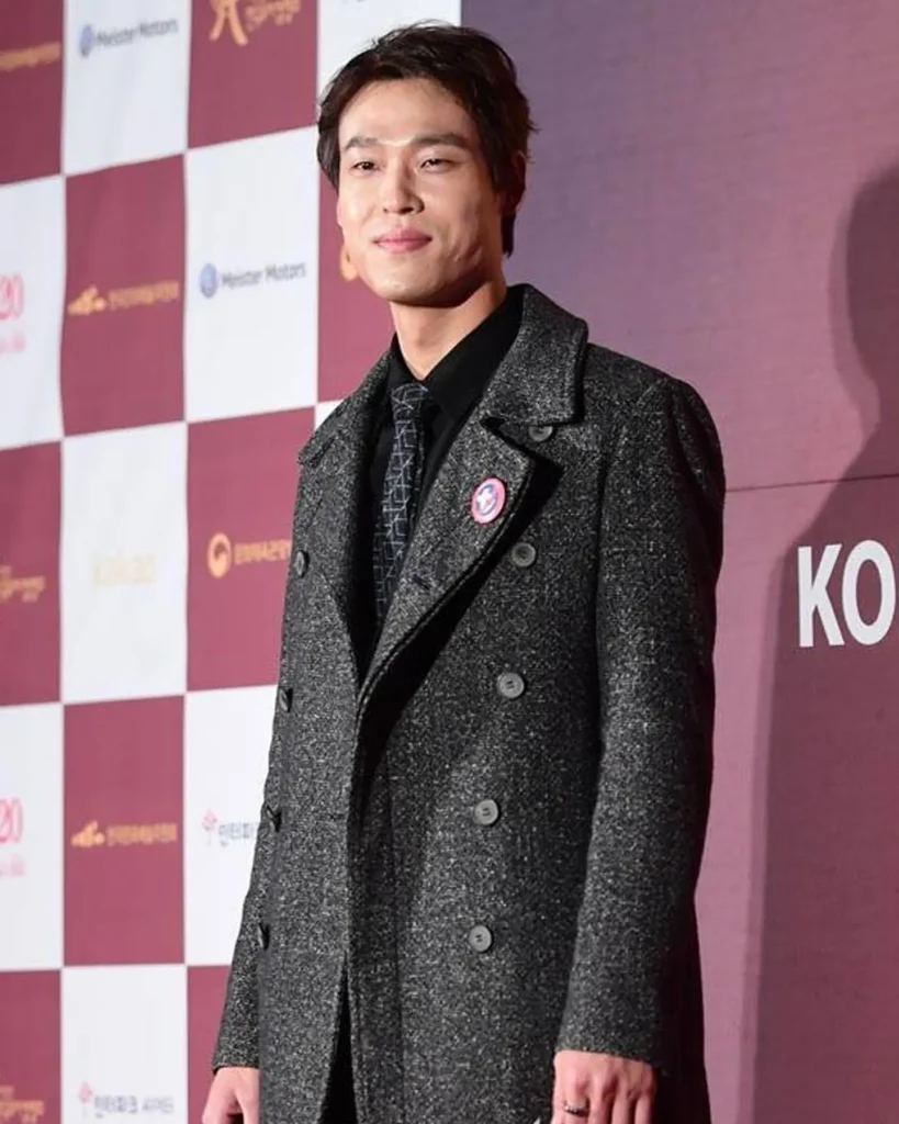 Choi Jae-Rim - Gallery image 1