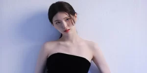 She Dreams of Cinderella