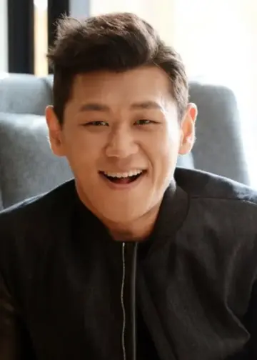 Kang Hong-Seok: Biography, TV Shows List - WeGreen Entertainment