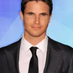 Robbie Amell
