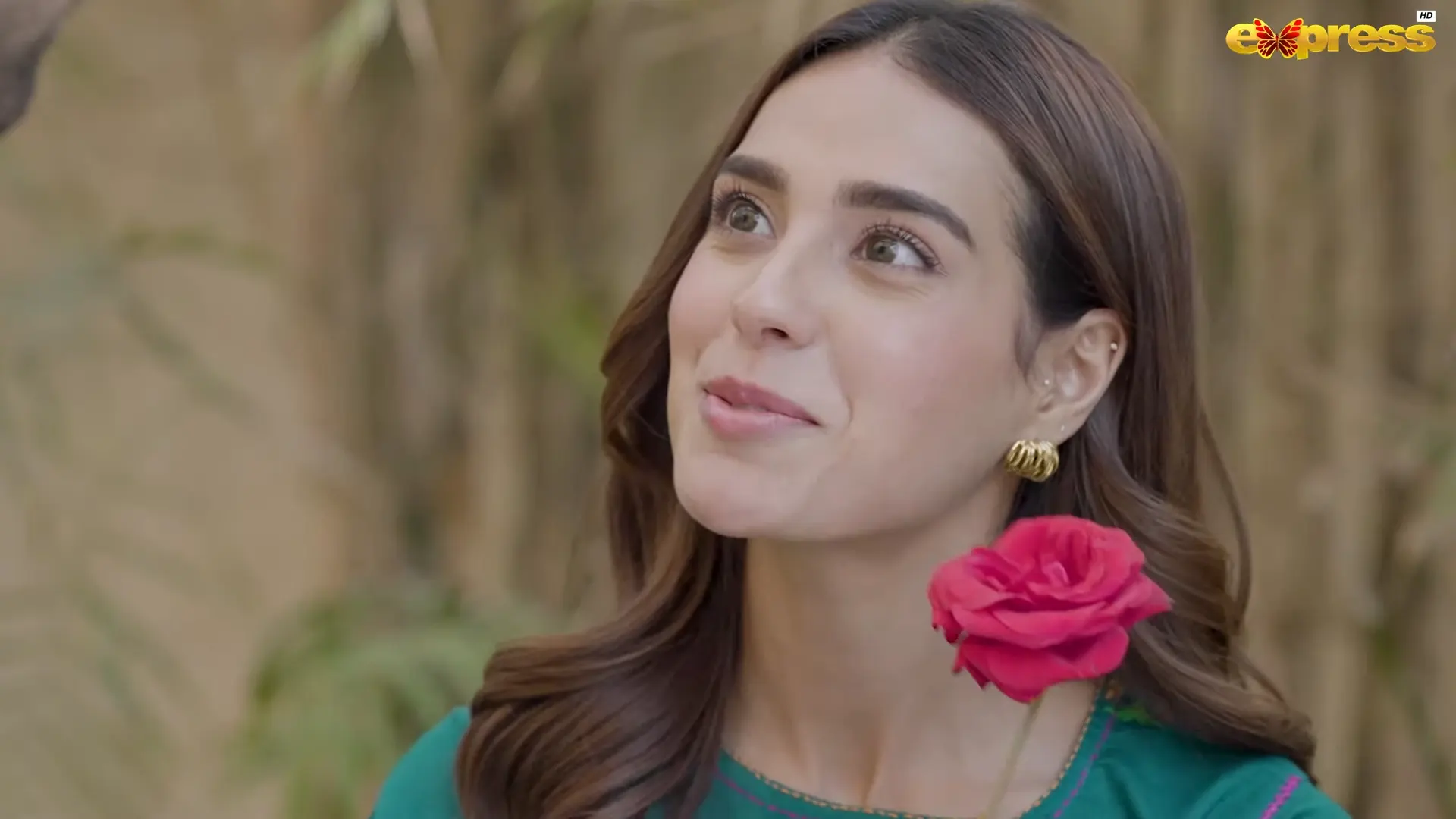 Iqra Aziz In Paradise Cast