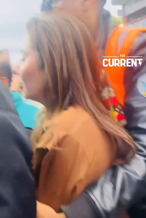 Video of Mahira Khan Harassed in London Love Guru