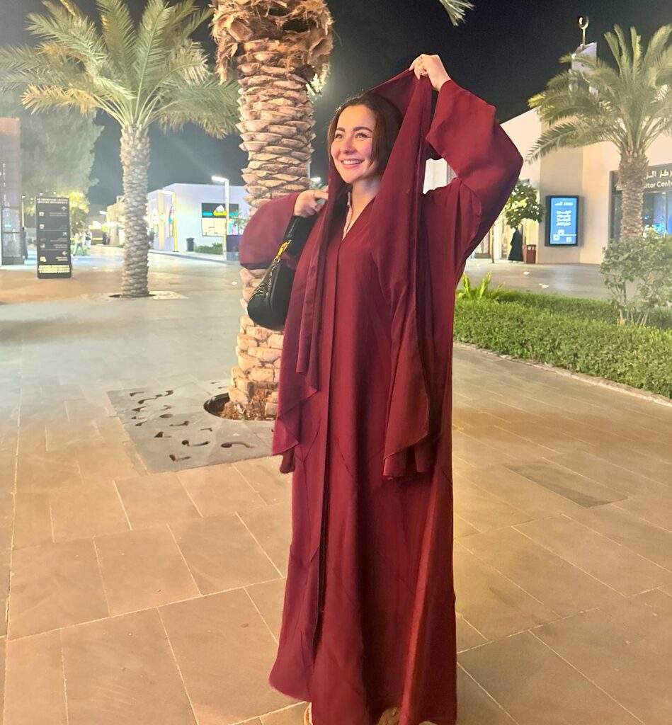 Hania Aamir Hajj Pictures