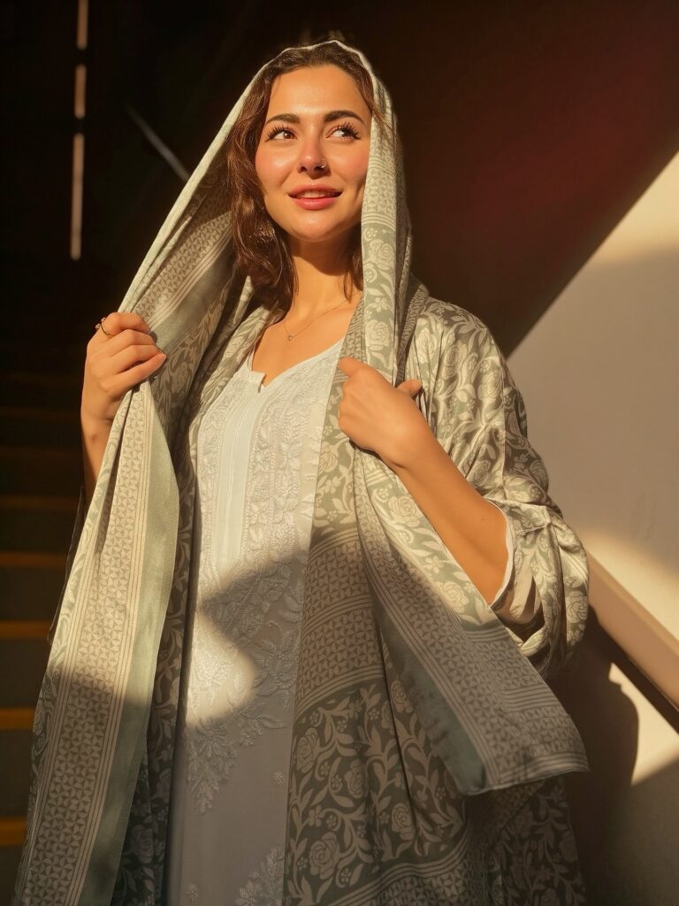Hania Aamir Hajj Pictures Criticized