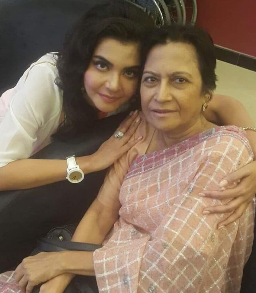 Nida Yasir Mother Memory