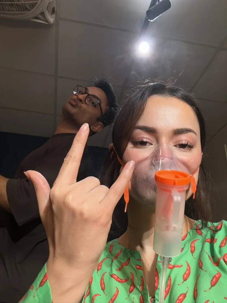 Hania Aamir Oxygen mask photo