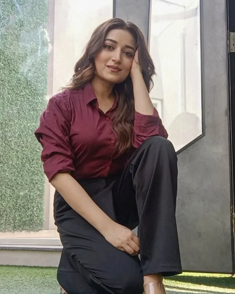 Saba Bukhari - Gallery image 3