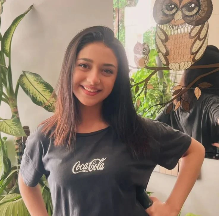 Who Plays Sidra in Jama Taqseem